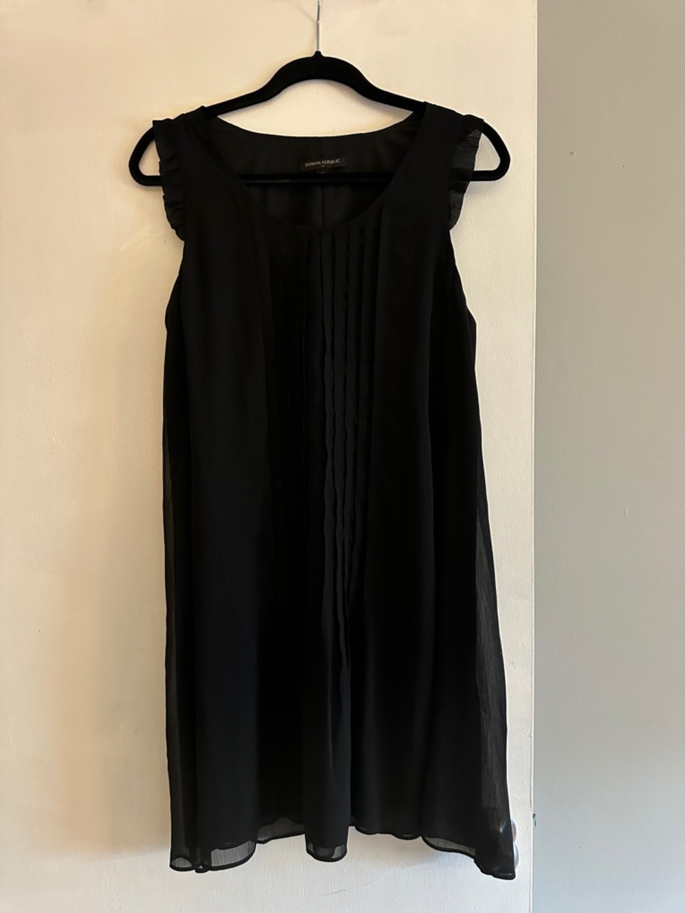 Banana Republic Factory Black Sleeveless Pleated Mini Dress